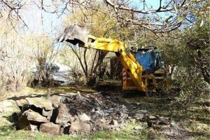 تخریب ساخت‌و‎سازهای غیرمجاز حریم رودخانه «کاکارضا»