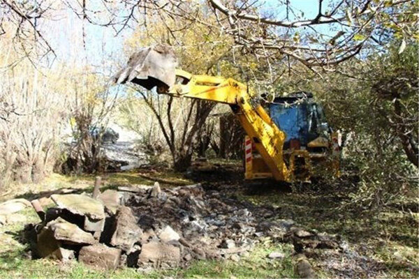 تخریب ساخت‌و‎سازهای غیرمجاز حریم رودخانه «کاکارضا»